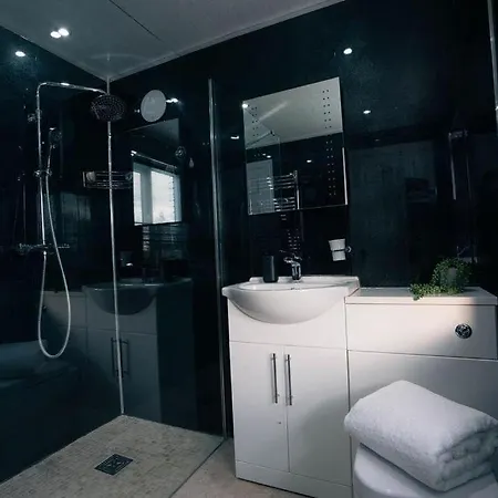 St Nicholas Haven 아파트